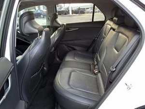 PROITABLE 2024 SUV Ultra-Lujo con Tracción Delantera, Automático, 7 Plazas, con Cámara Trasera de 360° y Techo Panorámico - Product Image 4