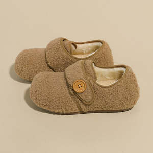 Ballerines à bout rond et à décolleté bas avec talon en caoutchouc de 1 à 3 cm, en fausse fourrure courte, fermeture velcro - Product Image 3