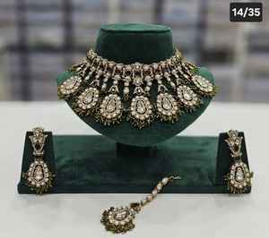 Joyería más de moda para la función de la boda india CZ piedra tachonada con perla trabajo gargantilla collar conjunto pendientes y Mangtika conjunto - Product Image 3