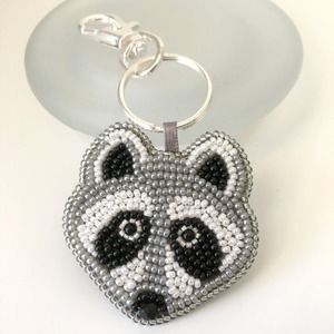 Porte-clés en perles de lapin pixel mignon - Charme animal en perles Miyuki fait à la main Porte-clés en perles de lapin pixel mignon - Charme animal en perles Miyuki fait à la main - Product Image 2