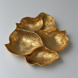 Servidor de frutas secas de aluminio Premium con compartimentos en forma de tres hojas en acabado dorado pulido para comedor decorativo - Product Image 6