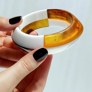 Bracelets en résine de créateur très demandés, bijoux fantaisie avec finition brillante et style moderne, disponibles au prix d'exportation - Product Image 4