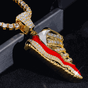 Pendentif de chaussures glacées plaqué or jaune adapté à la chaîne de tennis - Product Image 2