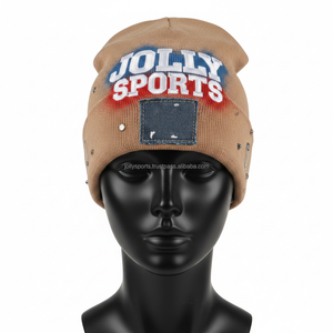 หมวกบีนนี่ผู้หญิง ผ้าถักนุ่ม 280GSM สีเบจ ปักลายและติดผ้าเดนิม โลโก้แบบกำหนดเอง หมวกบีนนี่ลายแจ็คการ์ดประดับหมุดโลหะ - Product Image 1