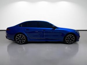 NOUVEAU VÉHICULE D'OCCASION 2025 M5 AWD BERLINE TRANSMISSION AUTOMATIQUE V8 HYBRIDE 717 CH - Product Image 6
