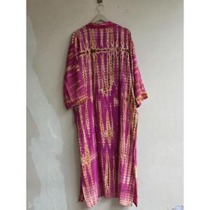 Peignoir Kimono Tie-Dye en Soie Crêpe Style Bohème pour un Look Vacances, Doux et Confortable, Idéal comme Cache-Maillot de Bain - Product Image 4