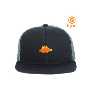 Gorras Trucker Personalizadas al por Mayor con Logotipo Bordado en 2D y 3D, Estructuradas de 6 Paneles, Cierre Ajustable, Parte Trasera de Malla Transpirable, Ajuste Cómodo - Product Image 4
