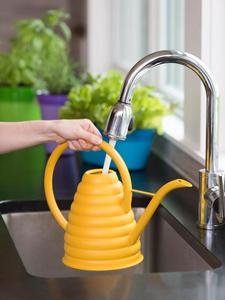 Regadera de metal funcional y resistente con boquilla extensible para un riego preciso en áreas de jardín y patio. - Product Image 3