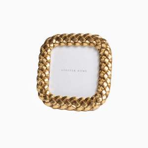 Elegante marco de fotos de metal para hogares con estilo que muestra una estética refinada, una estructura duradera y una elegancia que siempre es moderna. - Product Image 3