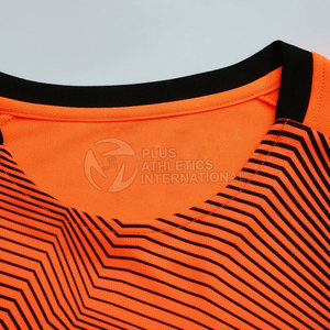 Conjunto de fútbol con jersey de color clásico y pantalones cortos a juego para la práctica diaria, uniforme de fútbol para adultos - Product Image 2