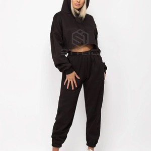 Conception personnalisée pour l'extérieur Ensemble de sweats à capuche courts pour femmes Ensemble de sweats à capuche courts confortables et de couleur unie - Product Image 3