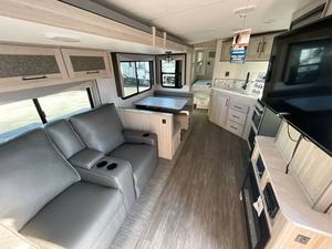 Cruiser R-v T-w-i-l-i-g-h-t S-i-g-n-a-t-u-r-e 2620 Usado del 2022 - Product Image 5