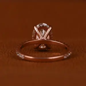 แหวนหมั้นเพชรโมอิสซาไนต์เงินแท้ 925 รับรองโดย IGI ทรงรีแบบกำหนดเอง ประดับเพชรแบบซ่อนวงแหวน ฝังแบบกรงเล็บ เครื่องประดับชั้นดี - Product Image 3