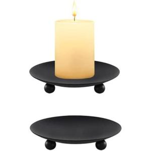 Bougeoir en fer unique avec une finition métallique vieillie et des motifs décoratifs pour un accessoire de maison accrocheur et intemporel - Product Image 2