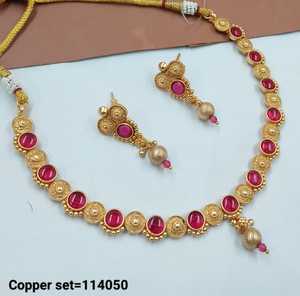 ENSEMBLE DE BIJOUX INDIENS TRADITIONNELS ET À LA MODE EN CUIVRE ENSEMBLE DE BIJOUX DE MARIAGE POUR FEMMES BOUCLES D'OREILLES ET COLLIER - Product Image 5