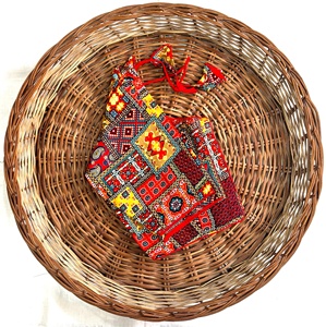 Hermosa Blusa con cuello en V material de algodón puro RAYÓN FOIL PRINT Blusa con patrón de gancho delantero SIN ACOLCHADO - Product Image 2