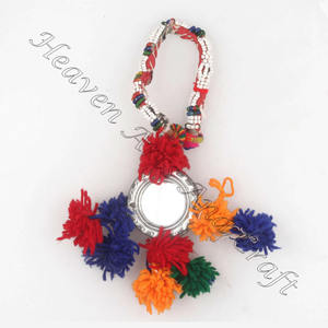 Bolso con borlas para mujer, bolsa colgante con borlas de la India - Product Image 1