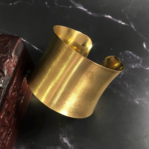 Brazalete hecho a mano 18K chapado en oro latón Metal impermeable joyería alto acabado brazalete de mano Metal latón brazalete - Product Image 6