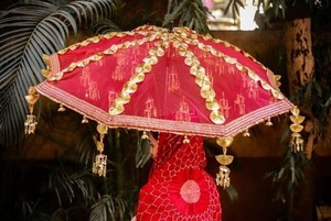 Parapluie d'entrée de mariée auvent de fleur parapluie rouge décoratif mariage fiançailles fête à la mode mariée scène entrée parapluie auvent - Product Image 4
