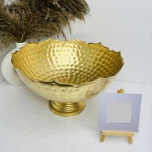 Bol de service de table doré en acier inoxydable martelé, grande taille, motif floral, base élégante, très populaire, en gros - Product Image 4