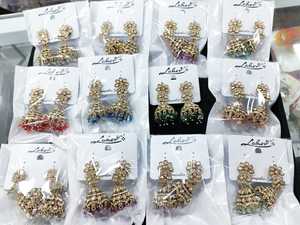 ต่างหูผู้หญิงชุบเงาสไตล์ดั้งเดิมดีไซน์สวยงามประดับด้วยลูกปัดหินมุกเงาเครื่องประดับแฟชั่นโลหะผสมขายส่ง - Product Image 2