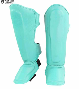 สนับหน้าแข้งมวยไทยพิมพ์ลายโลโก้แบบกำหนดเองพร้อมวัสดุหนัง PU และการป้องกันระดับมืออาชีพ - Product Image 1