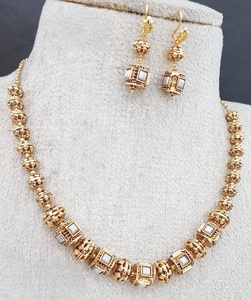 Hermoso conjunto de collar antiguo con acabado dorado de calidad superior con pendientes para boda de compromiso para mujeres y niñas - Product Image 5