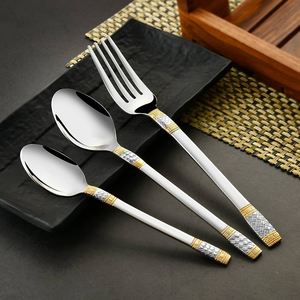 Ensemble de couverts en acier inoxydable durable avec design classique écologique et poli miroir allant au lave-vaisselle - Product Image 2