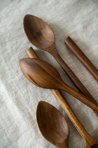 Cuchara para Servir de Madera de Acacia Color Chocolate, Utensilio Totalmente Versátil, Cuchara para Servir Ensaladas y Otros Alimentos, para Cocina, Hoteles, Hogares y Restaurantes - Product Image 6