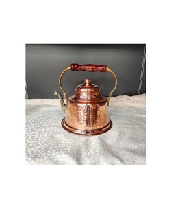 Bouilloire en cuivre artistique avec corps arrondi et poignée robuste adaptée aux chefs stylistes d'intérieur ou aux collectionneurs rustiques - Product Image 1