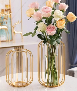 Vases métalliques fonctionnels pour jardins et présentoirs floraux Vases de jardin en métal pour un décor floral polyvalent - Product Image 4