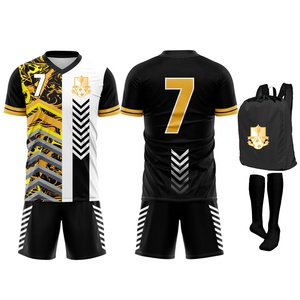 Conjunto de Uniforme de Fútbol Personalizable, Transpirable, con Frente Sólido, 100% Poliéster, Impresión Personalizada, Hecho en Pakistán, Diseña Tu Propio Diseño, Manga Corta - Product Image 1