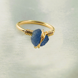Anillos de piedras preciosas de zafiro en bruto natural, piedra de nacimiento envuelta en alambre Vermeil dorado, joyería de moda, fiesta de compromiso, aniversario, perfecto - Product Image 1