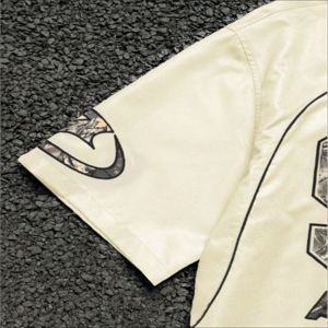 T-shirt à col en V pour homme, streetwear, vêtements décontractés tendance avec impression personnalisée et broderie, fabricant de vêtements - Product Image 4