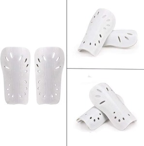 Espinilleras de la mejor calidad para adultos, protector de espinilleras de fútbol de color rojo de buena calidad más pequeño - Product Image 6