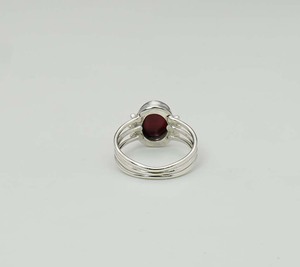925 plata esterlina sólida enero mes piedra natal granate con ajuste de bisel forma ovalada piedra preciosa anillo de vástago multibanda - Product Image 3