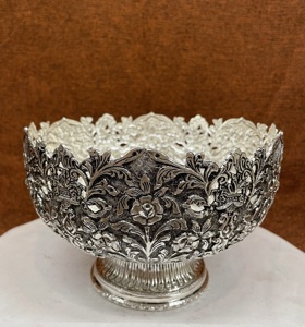 Cuenco redondo de plata Chapado en plata hecho a mano para decoración del hogar, Urli grabado a mano, centro de mesa, tazón para decoración y regalo - Product Image 4