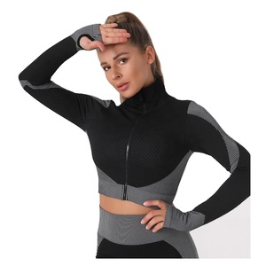 Ensemble de sport respirant et extensible quatre directions à taille haute - Tenue de yoga et de gym 4XL avec bretelles croisées, couleur unie, grandes tailles pour femmes - Product Image 4