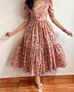 Hermoso vestido Maxi especial de verano con un estampado floral - Product Image 4