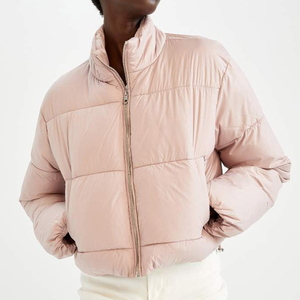 Low MOQ High Quality Women Crop Puffer Jacket Custom Design Women Short Bomber Jacket for Winter Warm <b>Parkas</b> Jackets For Ladies - Product Image 4
