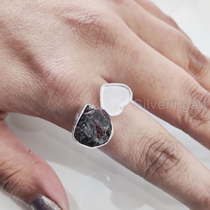 Bague pour femme en pierre brute, pierre précieuse grenat naturel, pierre de naissance de janvier, forme cœur, ajustable, en argent sterling 925 - Product Image 1