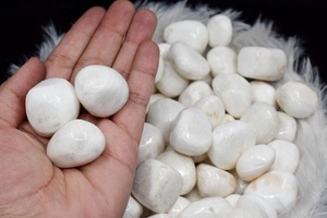 Piedras de cristal de scolecite de alta calidad, artesanías de piedra semipreciosa pulida tallada para Feng Shui, decoración del hogar a mano - Product Image 6
