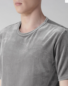 Outfitize International propose des t-shirts durables et respirants pour hommes pour un usage quotidien. - Product Image 4