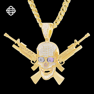 Collar de Cadena Cubana Hip Hop Chapado en Oro de 18K con Colgante de Calavera con Incrustaciones de Diamantes y Rifles M4 Cruzados - Product Image 4