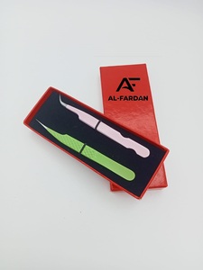 Qualité supérieure Revêtement de couleur personnalisé Pince à cils en acier inoxydable Poignée en fibre à la main Pointe pointue Boîte à cartes présentée - Product Image 2