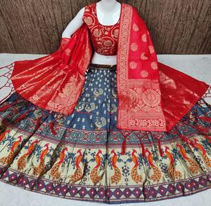 เทศกาลเสื้อผ้าชาติพันธุ์อินเดียสวมผ้าไหมบริสุทธิ์ Lehenga Choli กับการผลิต Dupatta อินเดียจากอินเดีย - Product Image 5