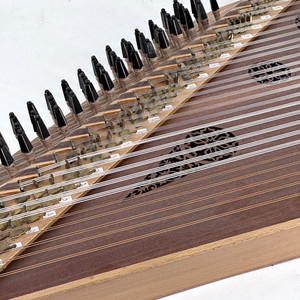 Qanun égyptien professionnel à 75 cordes Gawharet El Fan - Zithère orientale en bois d'acajou - Product Image 2