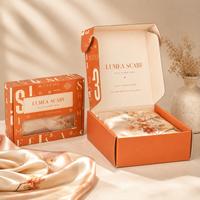 Boîte cadeau pour écharpe de luxe avec logo personnalisé, gaufrage, laminage mat, doublure en éponge, matériaux écologiques recyclés, biodégradables