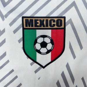 เสื้อฟุตบอลผ้าตาข่ายโพลีเอสเตอร์ 100% คุณภาพสูง แห้งเร็ว สั่งทำพิเศษ พิมพ์ลายแบบระเหิด สำหรับผู้ใหญ่ คอกลม - Product Image 4