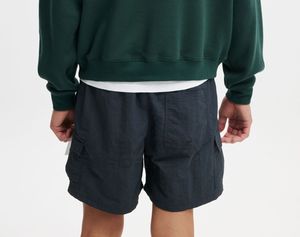 กางเกงขาสั้นคาร์โก้สำหรับผู้ชายพิมพ์โลโก้แบบลำลองสำหรับฤดูร้อนชายหาดกลางแจ้งแบบผูกเชือกยืดหยุ่นใส่สบายพิมพ์โลโก้ได้ตามต้องการ - Product Image 6